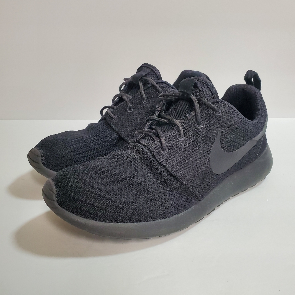 Nike Roshe One Triple Black sz 8.5